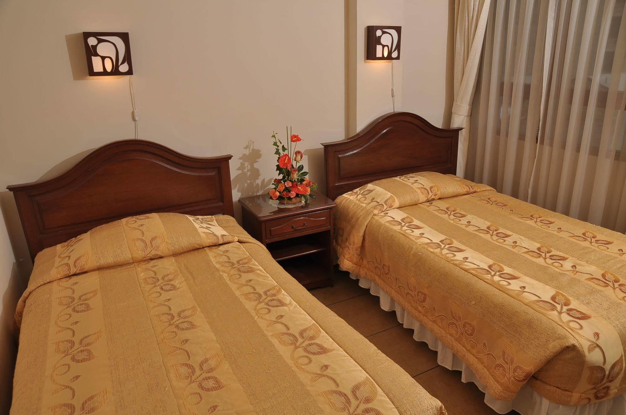 Apart Hotel Violettas Кочабамба Экстерьер фото